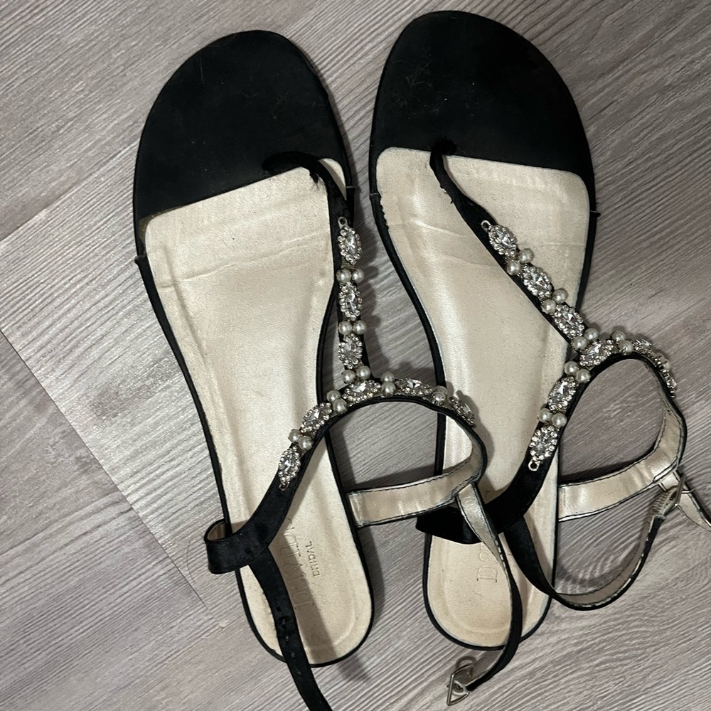 David’s bridal Stella black jewelled T strap sandals size 9.5